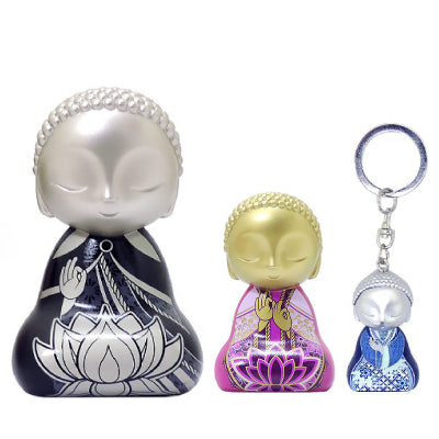 釈迦をモチーフに小さくフィギュア化されたLittle Buddhaシリーズの商品コレクション